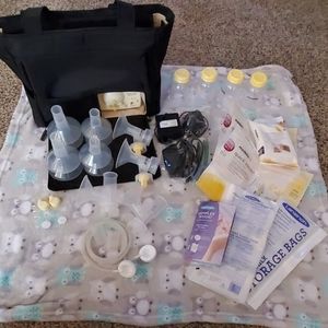 Medela Pump in Style Advanced Tote and accessories